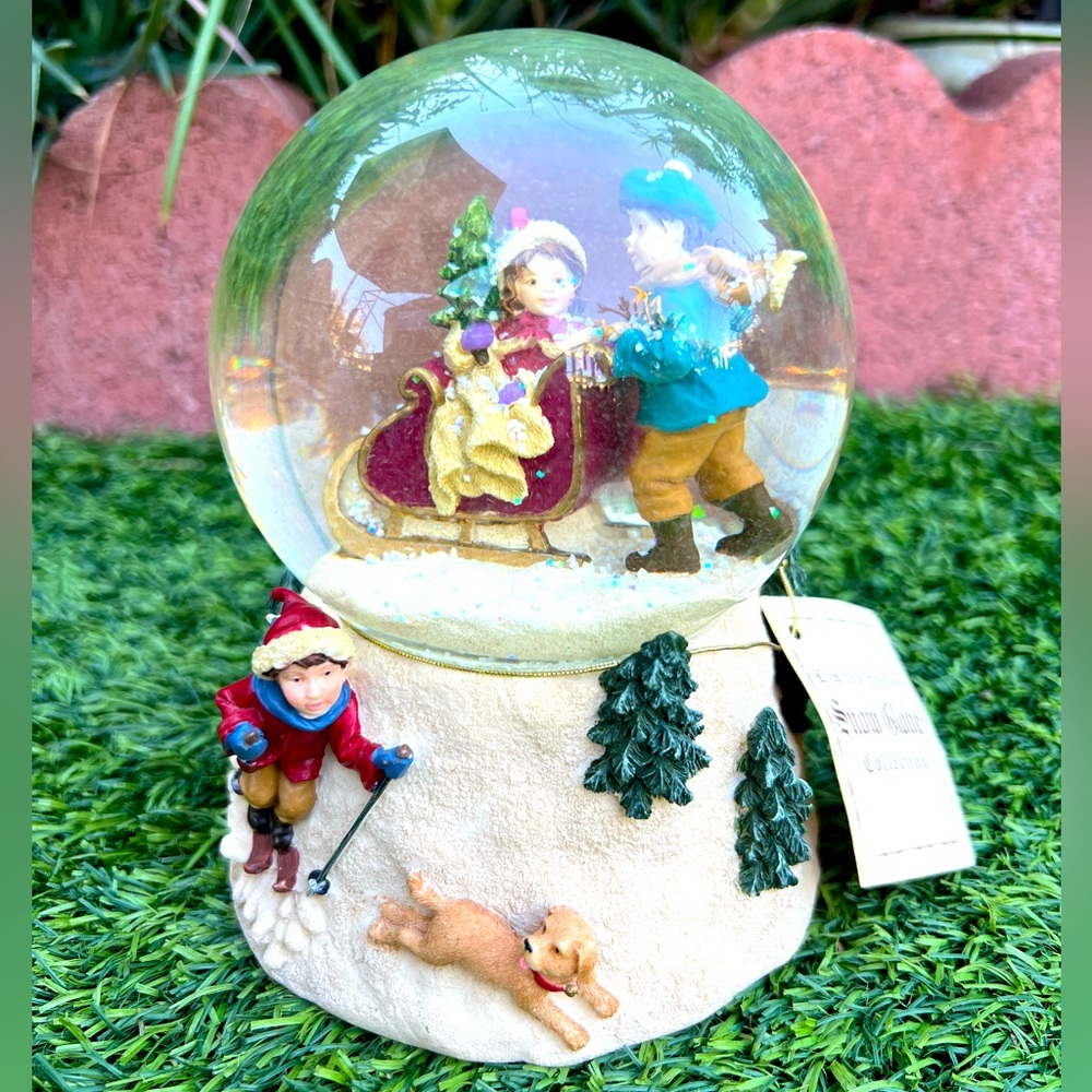 Christmas Musical Snow/Water Globe Limited Edition Collection - "Jingle Bells"